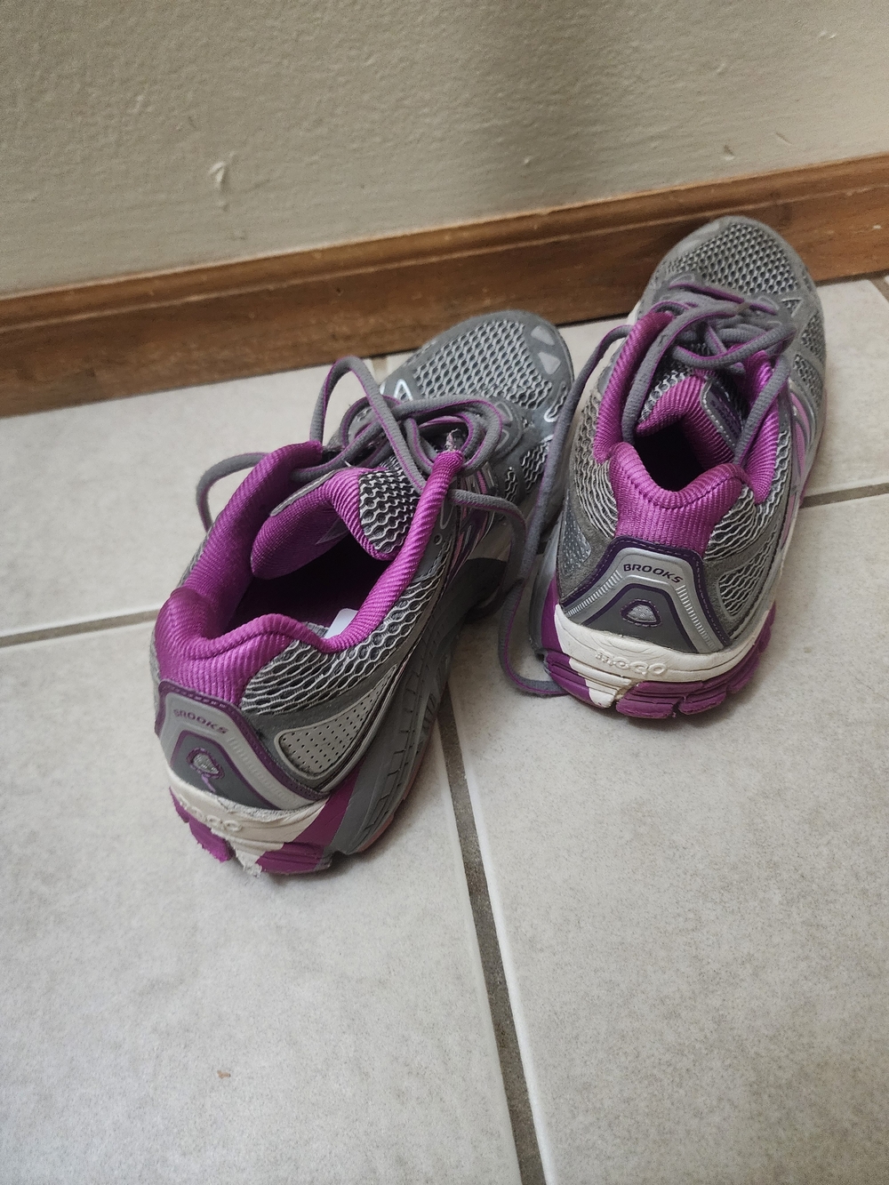 Brooks Women’s Gray and Purple Running Sneakers